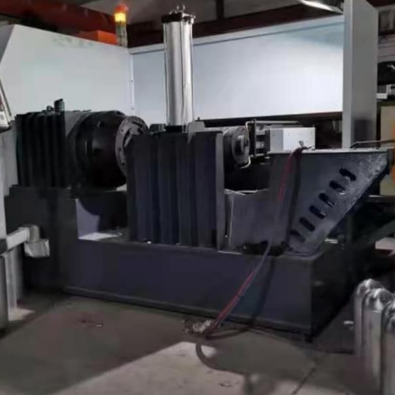 Reflector spinning machine Reflector spinning machine
