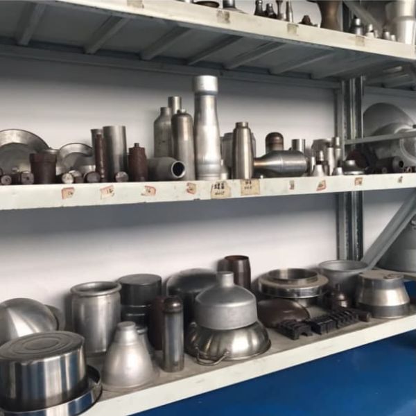 မြင့်မားသောအစွမ်းသတ္တိ Venturi Valve CNC Necking Spinning စက် KSTNS-180-1
