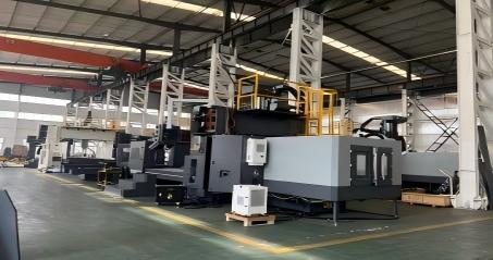 CNC Gantry Milling စက်- ဖွဲ့စည်းပုံဆိုင်ရာ အင်္ဂါရပ်များ၊ အဓိက အားသာချက်များနှင့် လုပ်ငန်းစဉ်ဆိုင်ရာ အသုံးချမှုများ